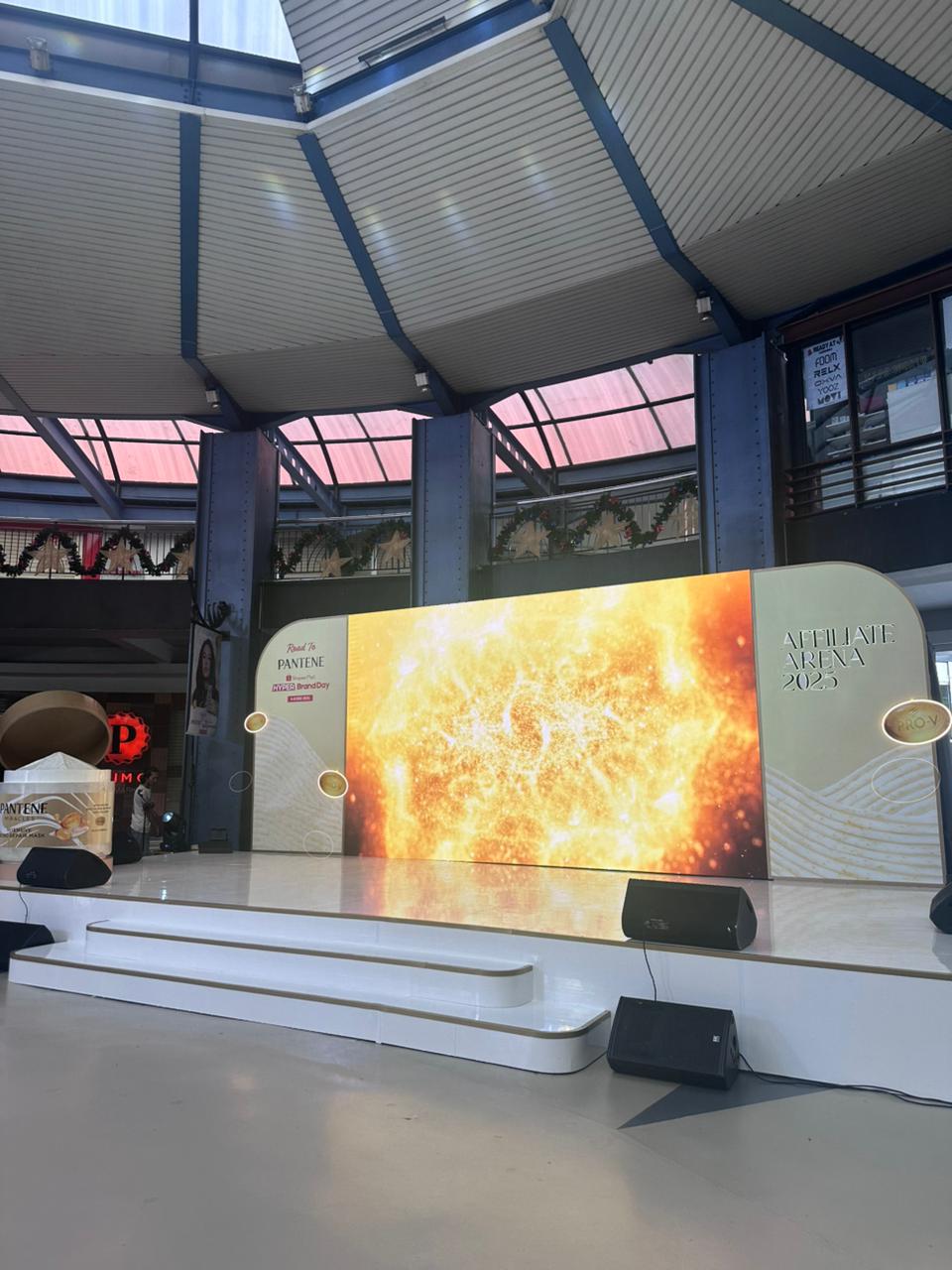 Dekorasi Panggung Pantene